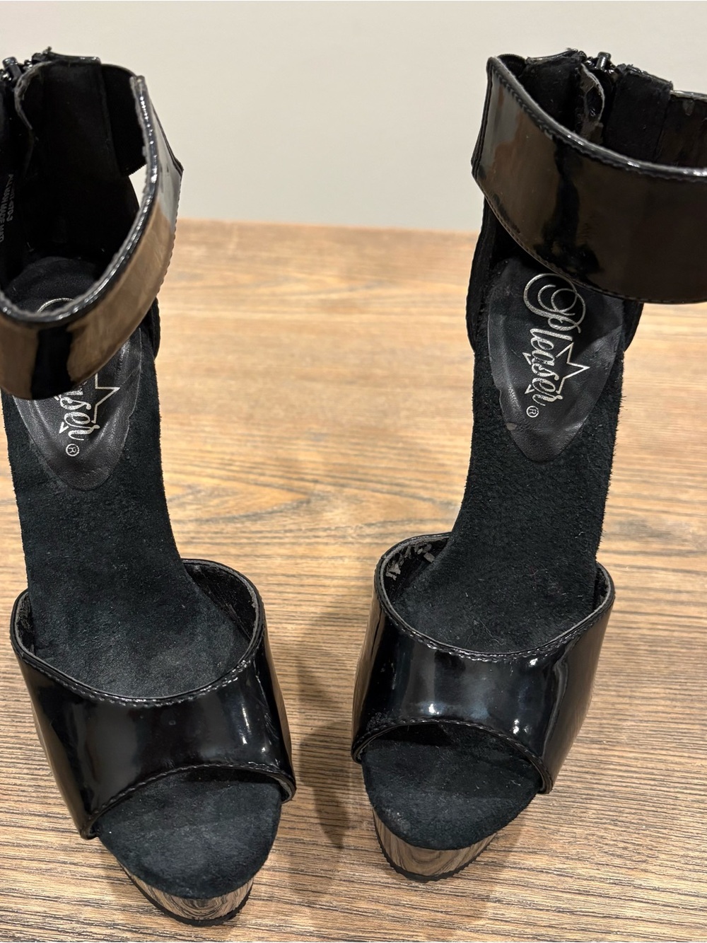 Pleaser Black Patent Platform Stileto Heels Peep Toe Ankle Cuff  Back Zip Size 5